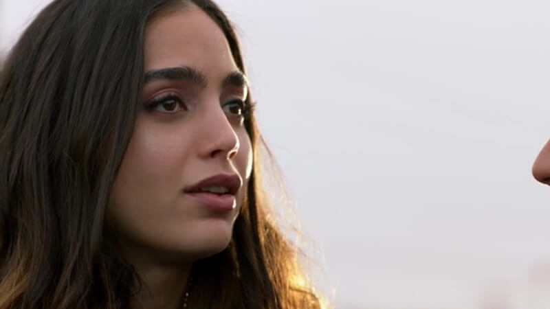 Melissa Barrera sexy, Mishel Prada sexy – Vida s02e09 (2019)