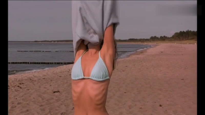 Michelle Trachtenberg sexy – EuroTrip (2004)