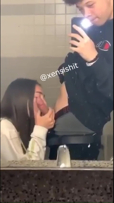 A young student sucked a dick