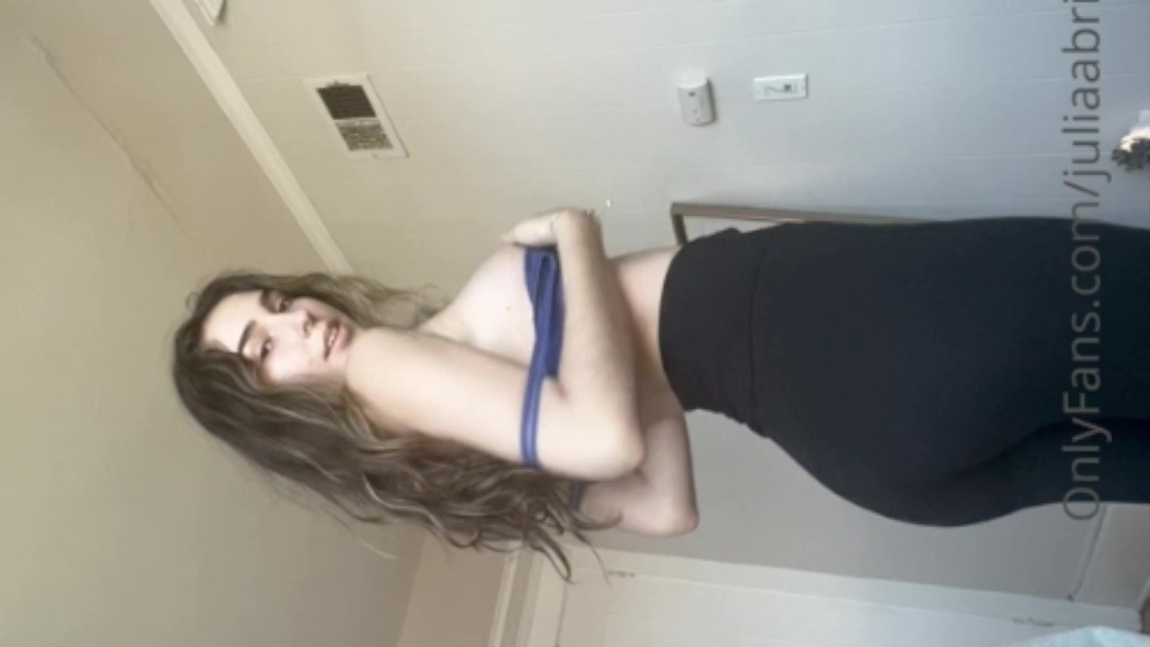 Julie Alana Bright Aka Juliaabright nip slip video