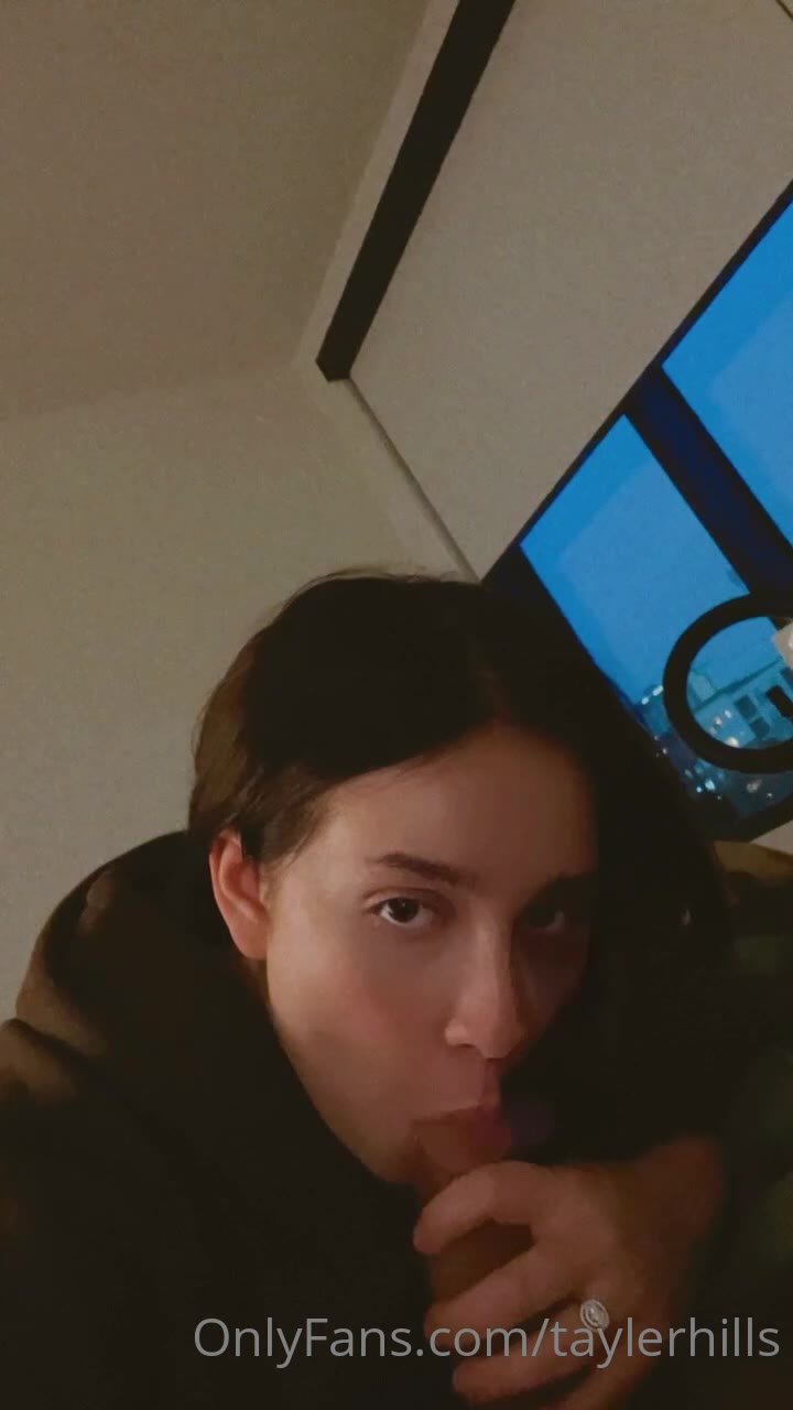 Tayler Hills  (27)