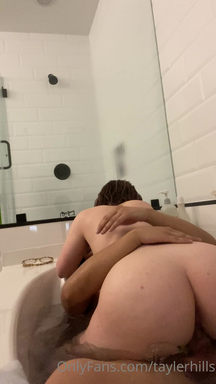 Tayler Hills  (18)